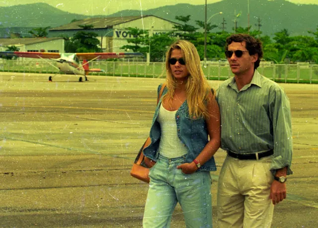 por que adriane galisteu foi cortada da série Senna?