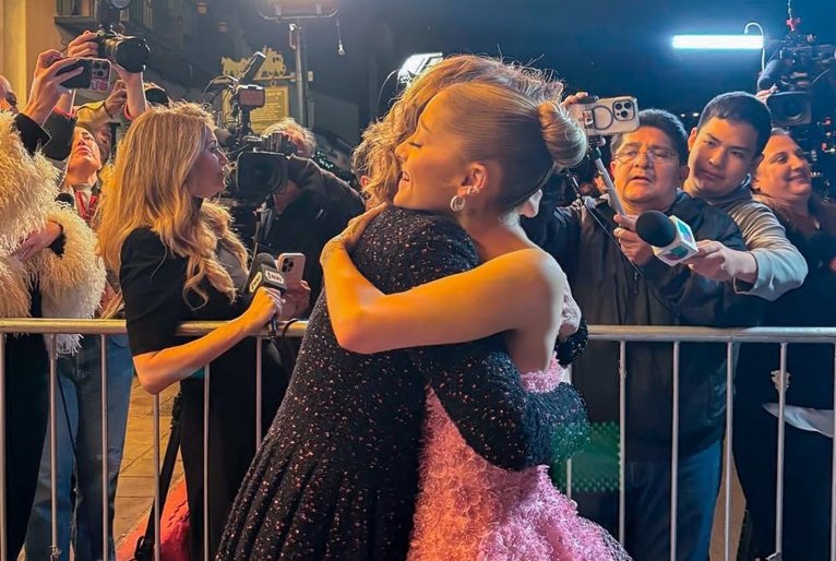 Ariana Grande e Fernanda Torres